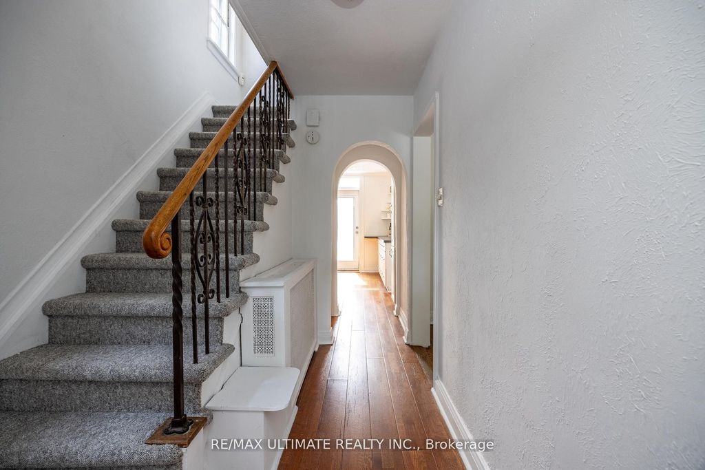 Photo of 221 Donlea Drive, Toronto, ON M4G 2N3 (MLS # C12434356)