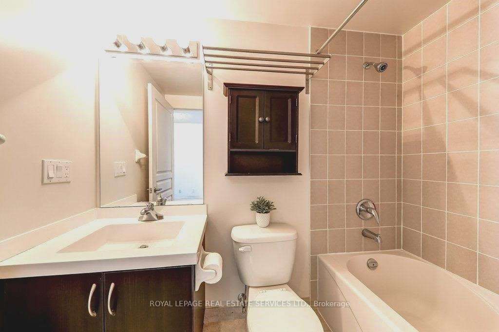 Toronto W06, ON M8V 0B2, Canada, 3 Bedrooms Bedrooms, ,2 BathroomsBathrooms,Residential,Active,79168