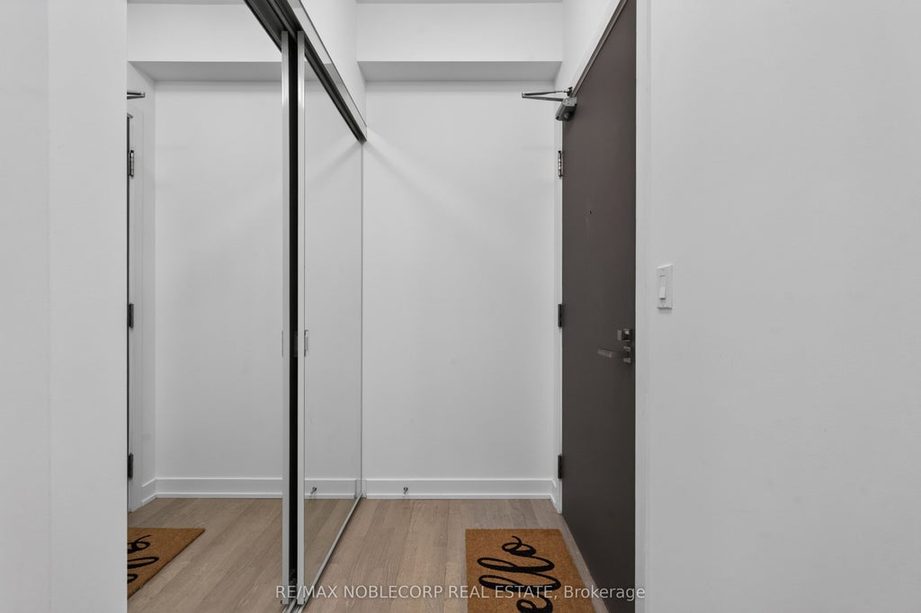 Photo of 501 St Clair Avenue W #1911, Toronto, ON M5P 0A2 (MLS # C13691742)