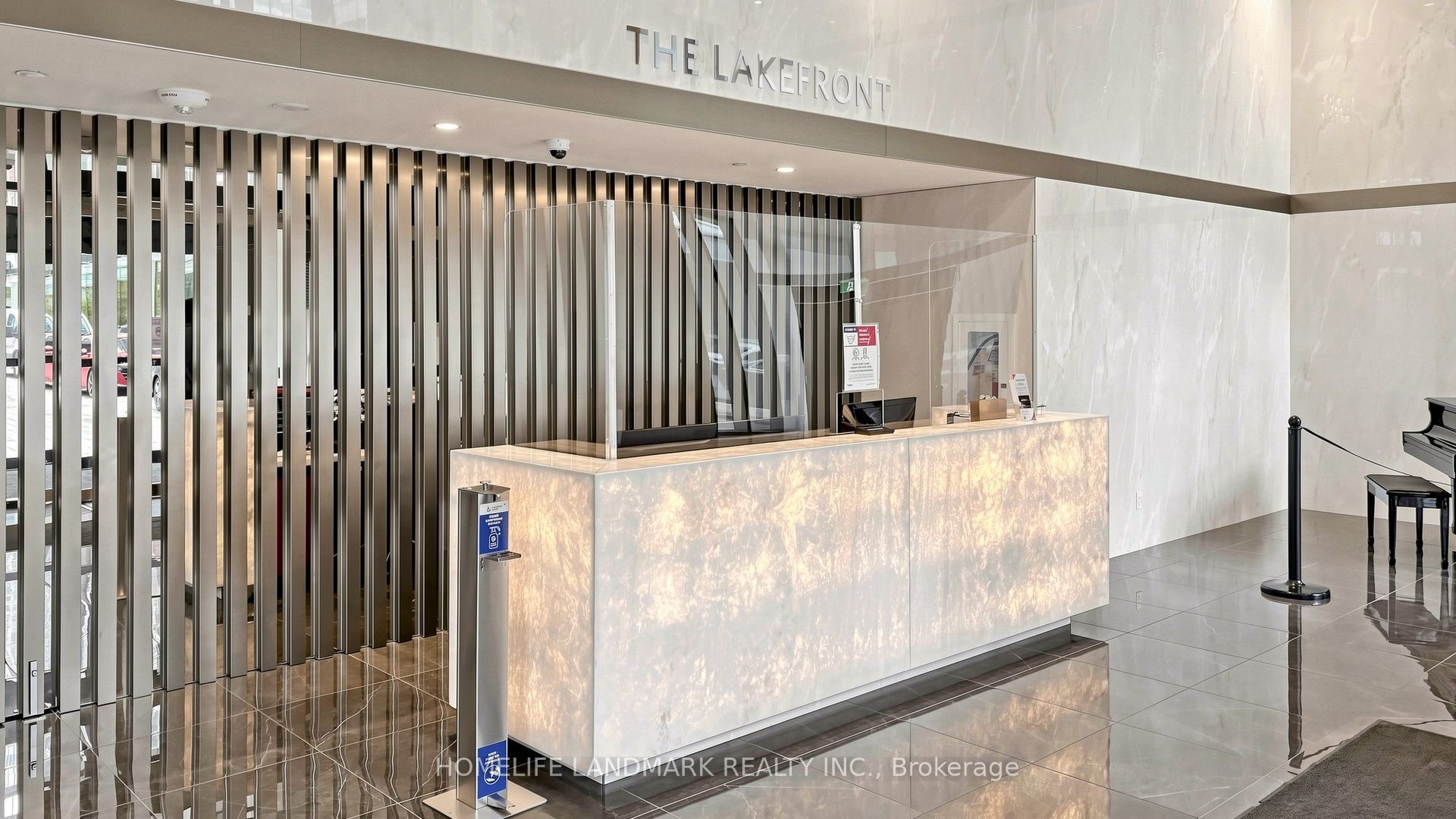 17 Bathurst Street 806
