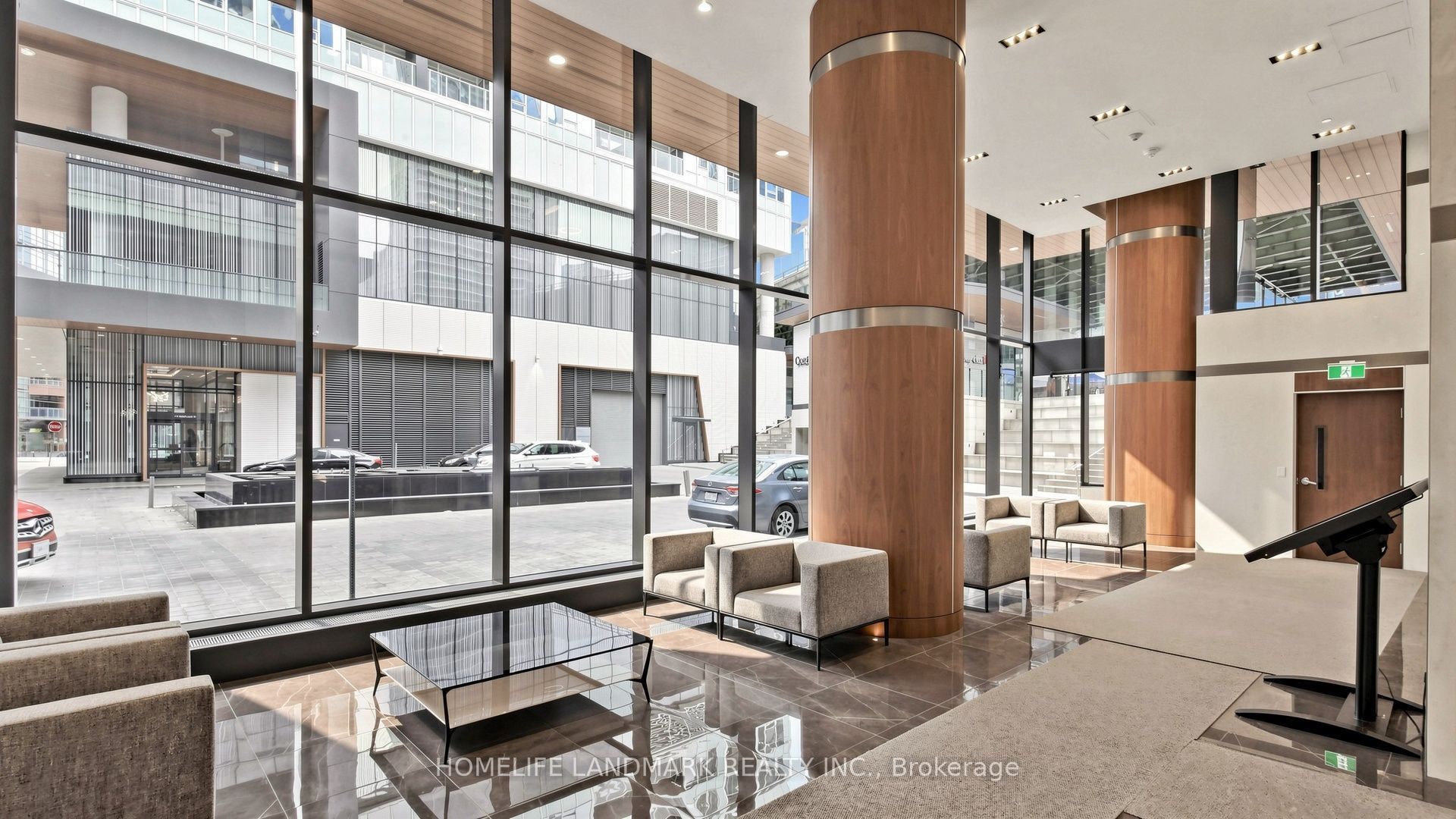 17 Bathurst Street 806