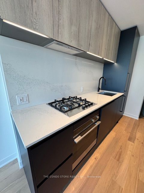 2625 Dundas Street W 703