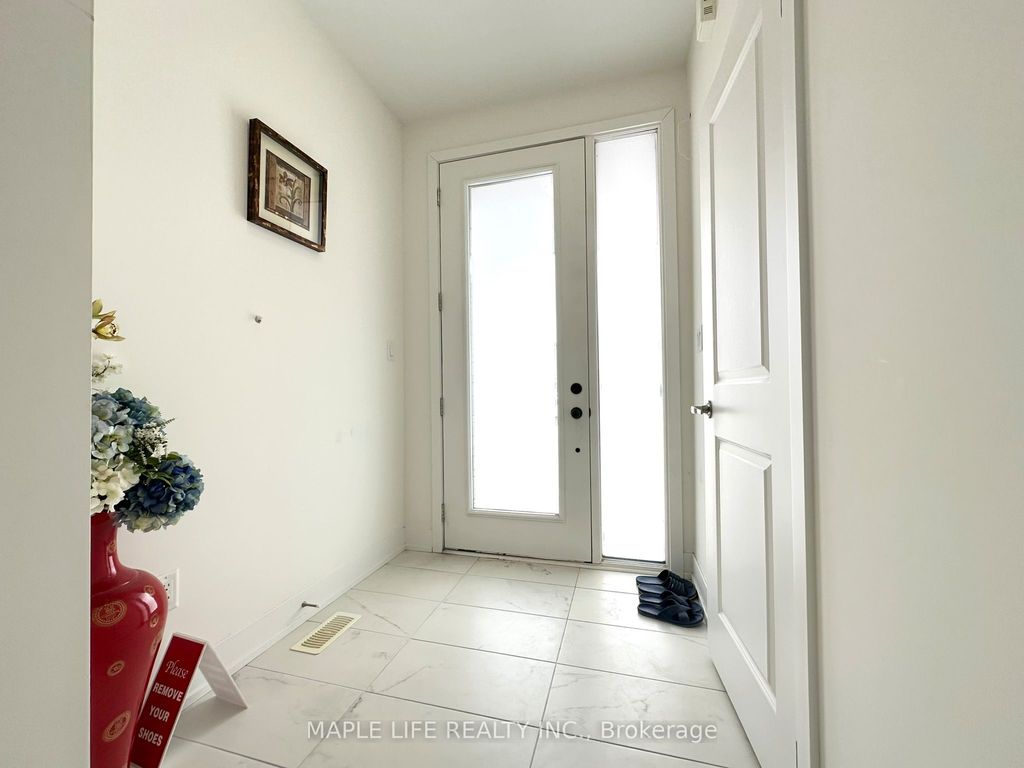Photo of 124 Hilts Drive, Richmond Hill, ON L4S 0J2 (MLS # N13054676)