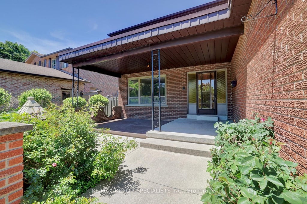 Photo of 1626 Sherwood Forrest Circle, Mississauga, ON L5K 2G7 (MLS # W13433570)