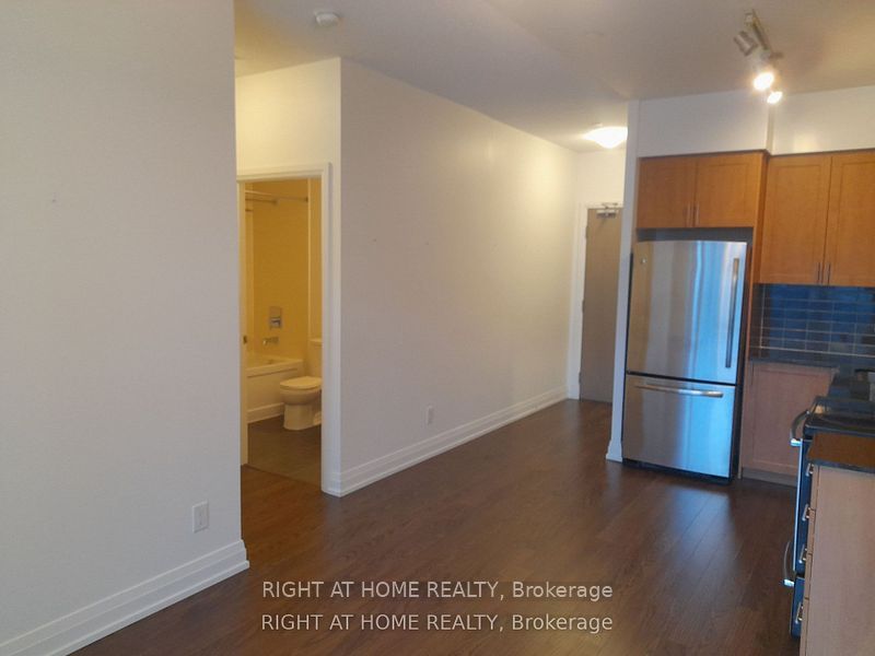 7165 Yonge Street E 832