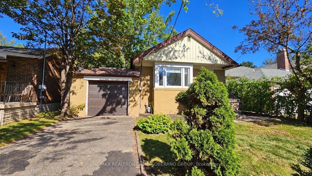 Photo of 122 Mcgillivray Avenue, Toronto, ON M5M 2Y6 (MLS # C13829236)