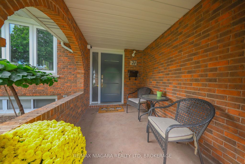 Photo of 21 Jessica Drive, St. Catharines, ON L2M 6V9 (MLS # X12774244)
