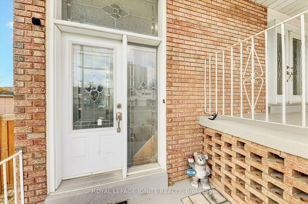 Photo of 4023 Bishopstoke Lane, Mississauga, ON L4Z 1H9 (MLS # W12704930)