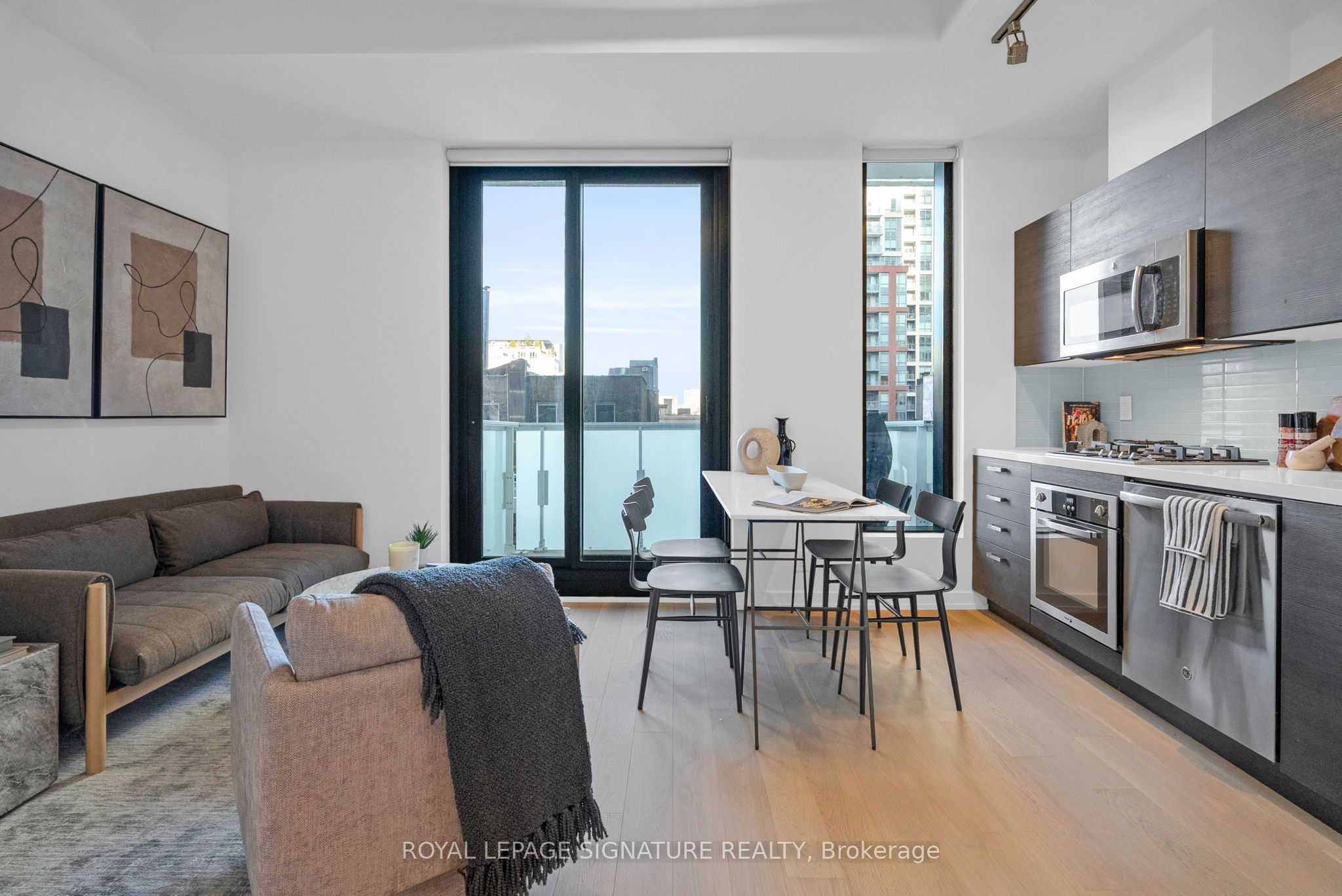 11 Charlotte Street 606