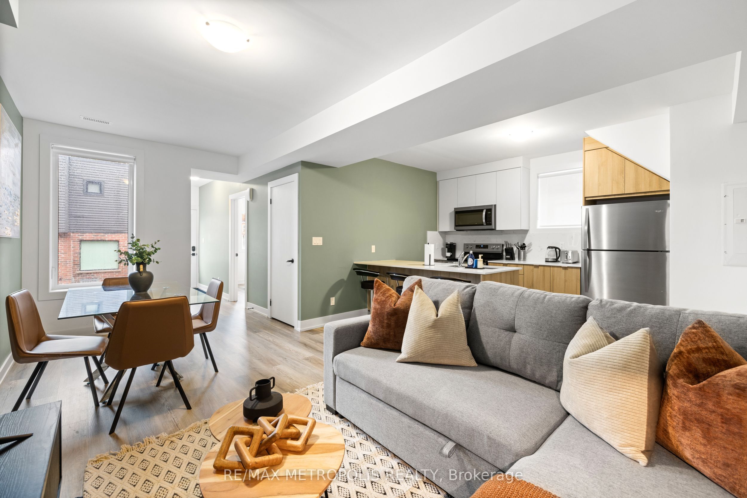 447 Lansdowne Avenue B