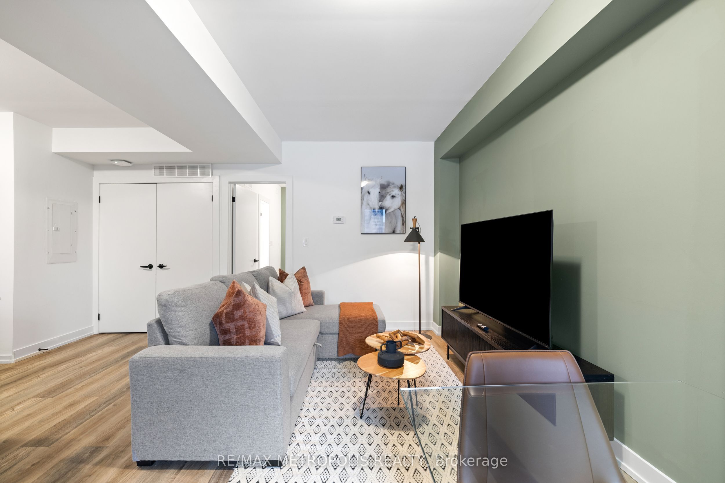 447 Lansdowne Avenue B