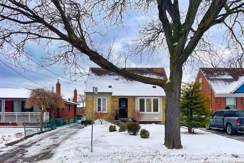 Photo of 17 Athabaska Avenue, Toronto, ON M2M 2T6 (MLS # C12324180)