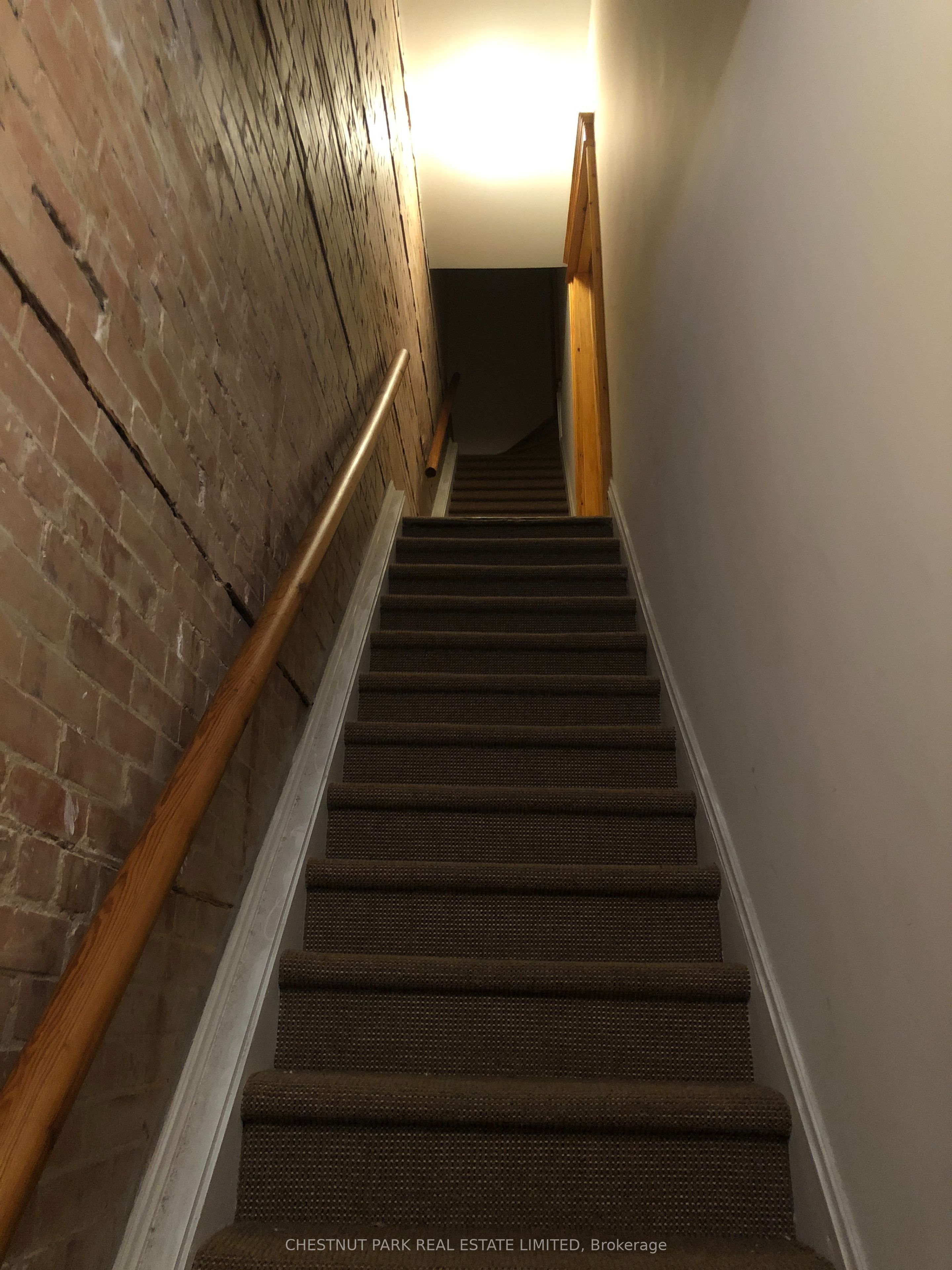 476 Roncesvalles Avenue 1