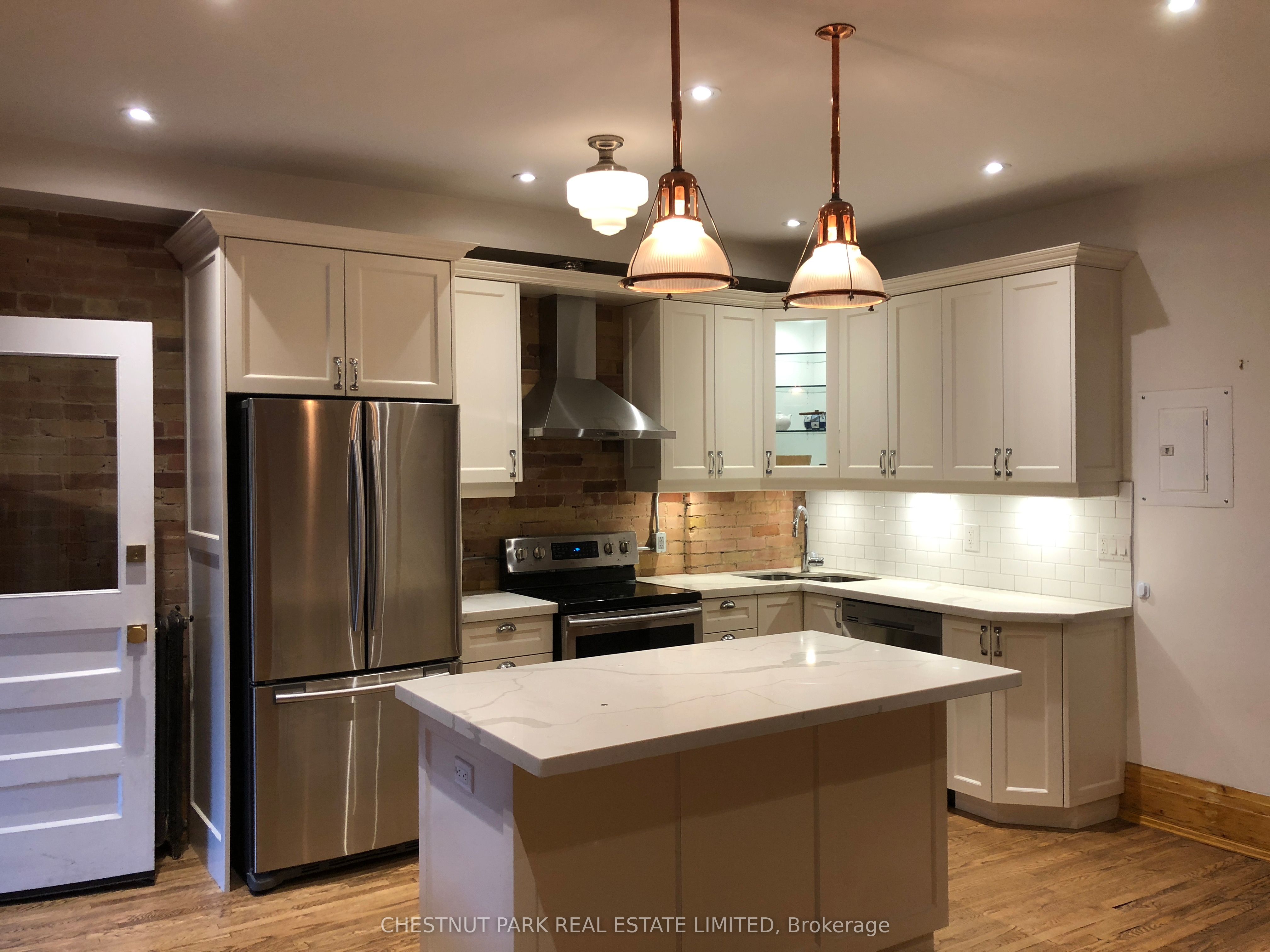 476 Roncesvalles Avenue 1