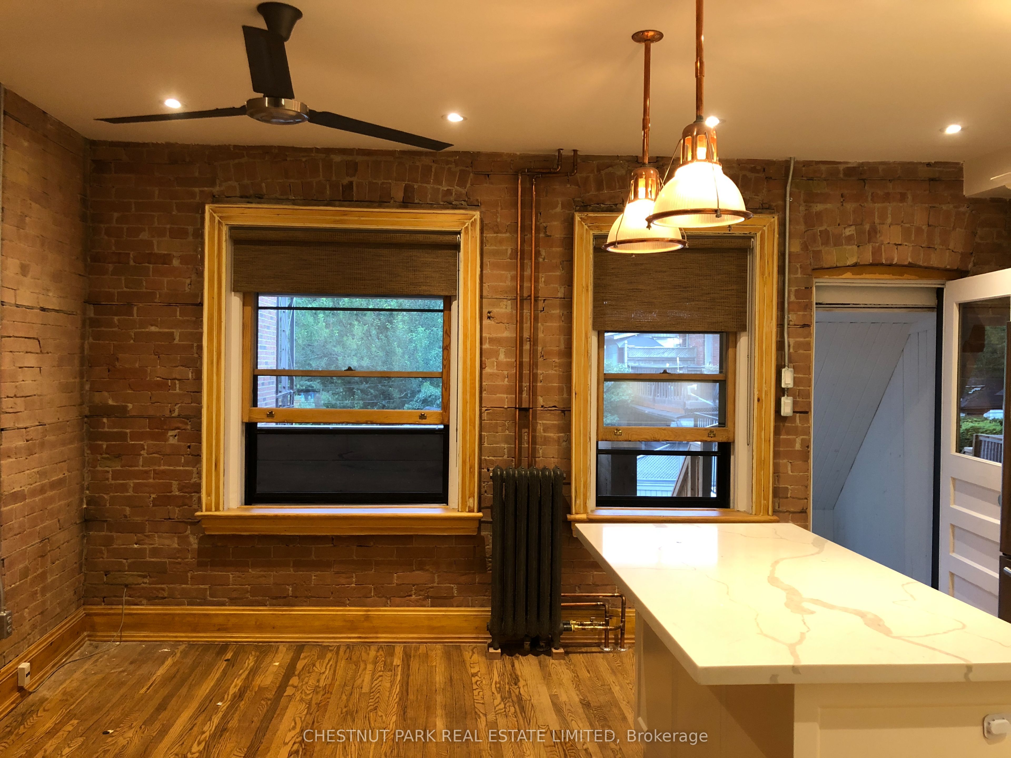 476 Roncesvalles Avenue 1