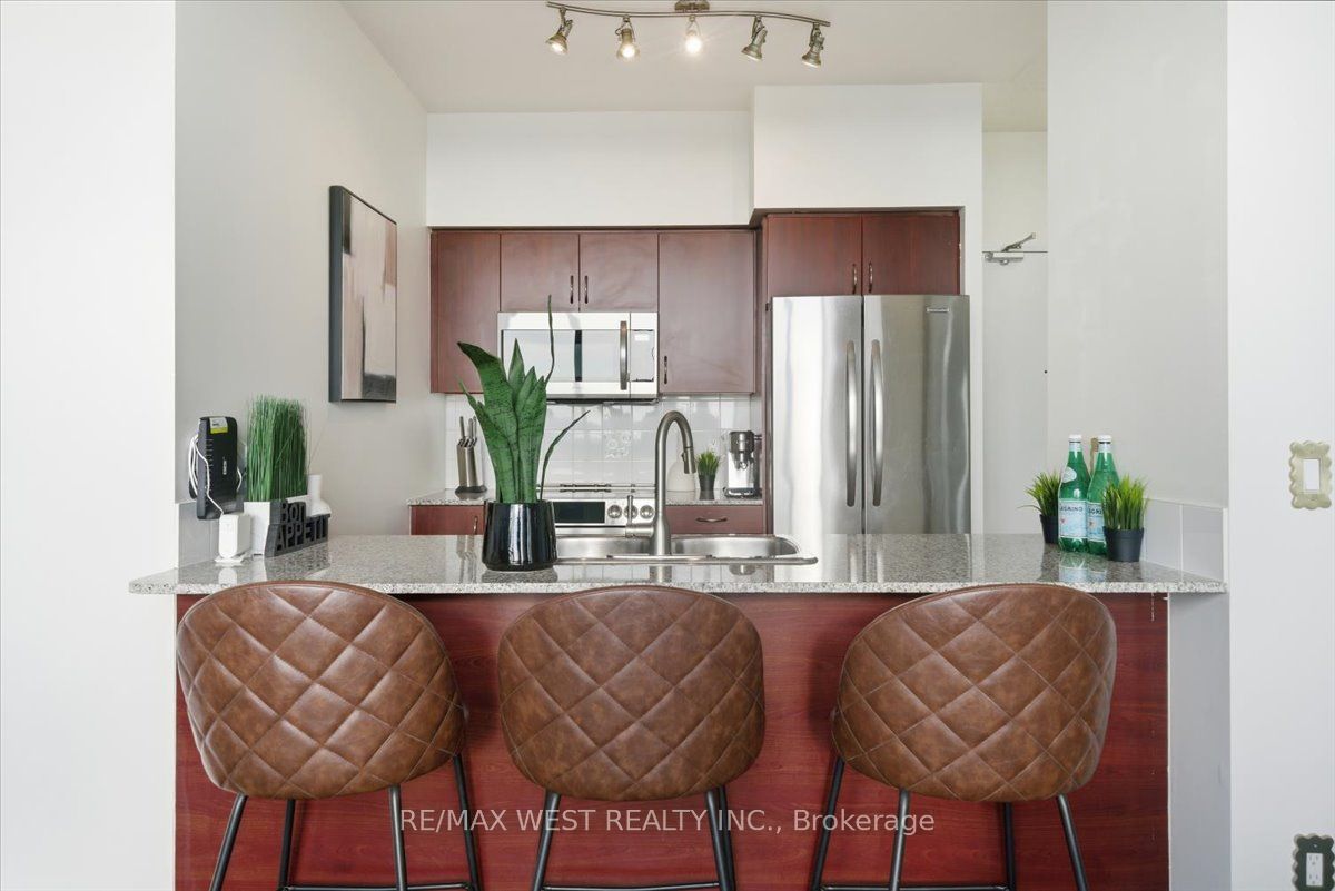 2240 Lake Shore Boulevard W 3302