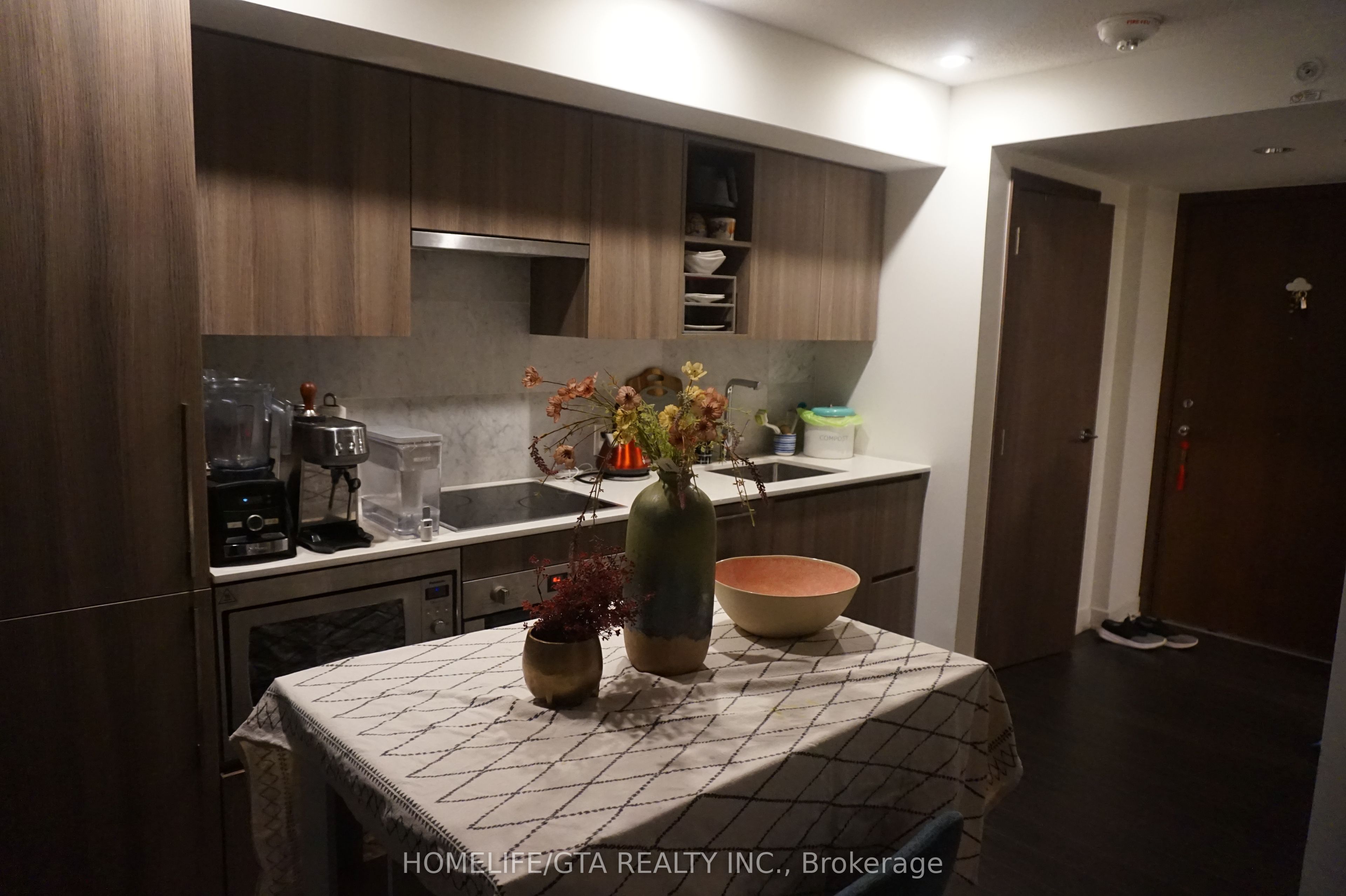 17 Bathurst Street 1507
