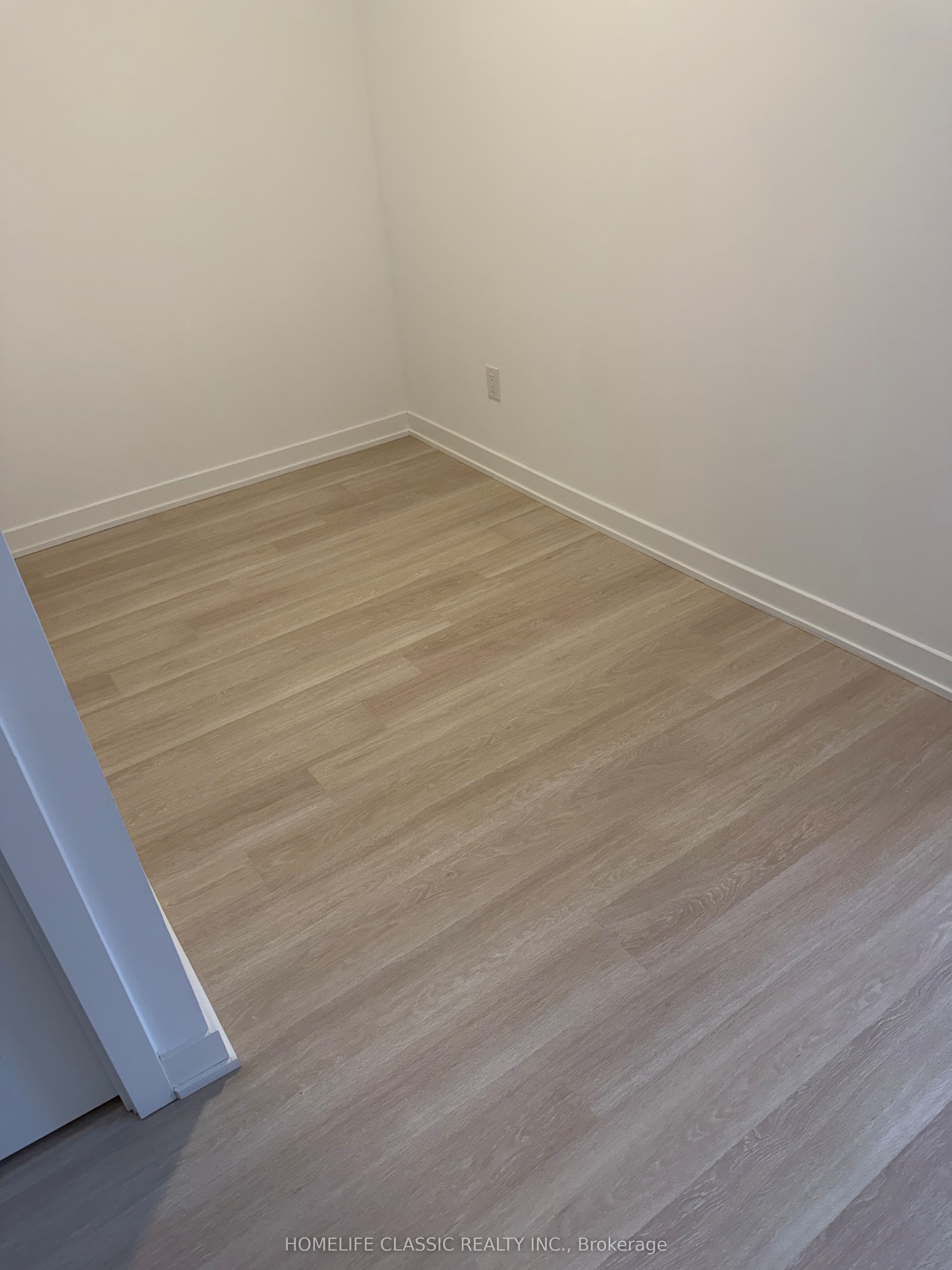 5105 Hurontario Street 106