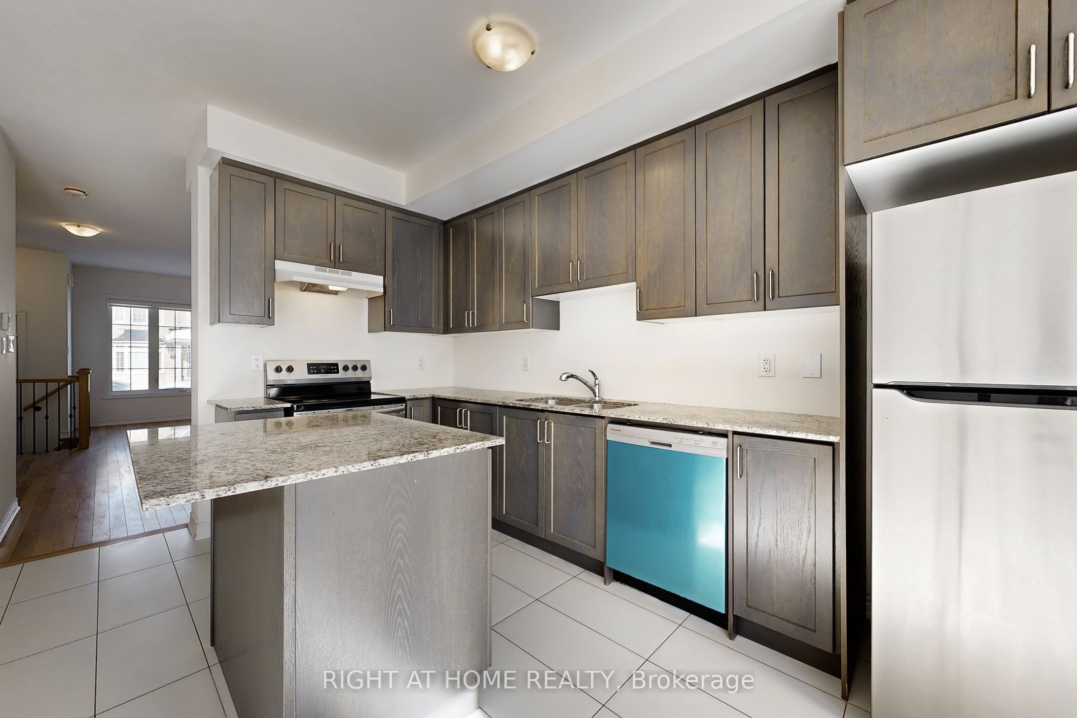 553 White's Hill Avenue