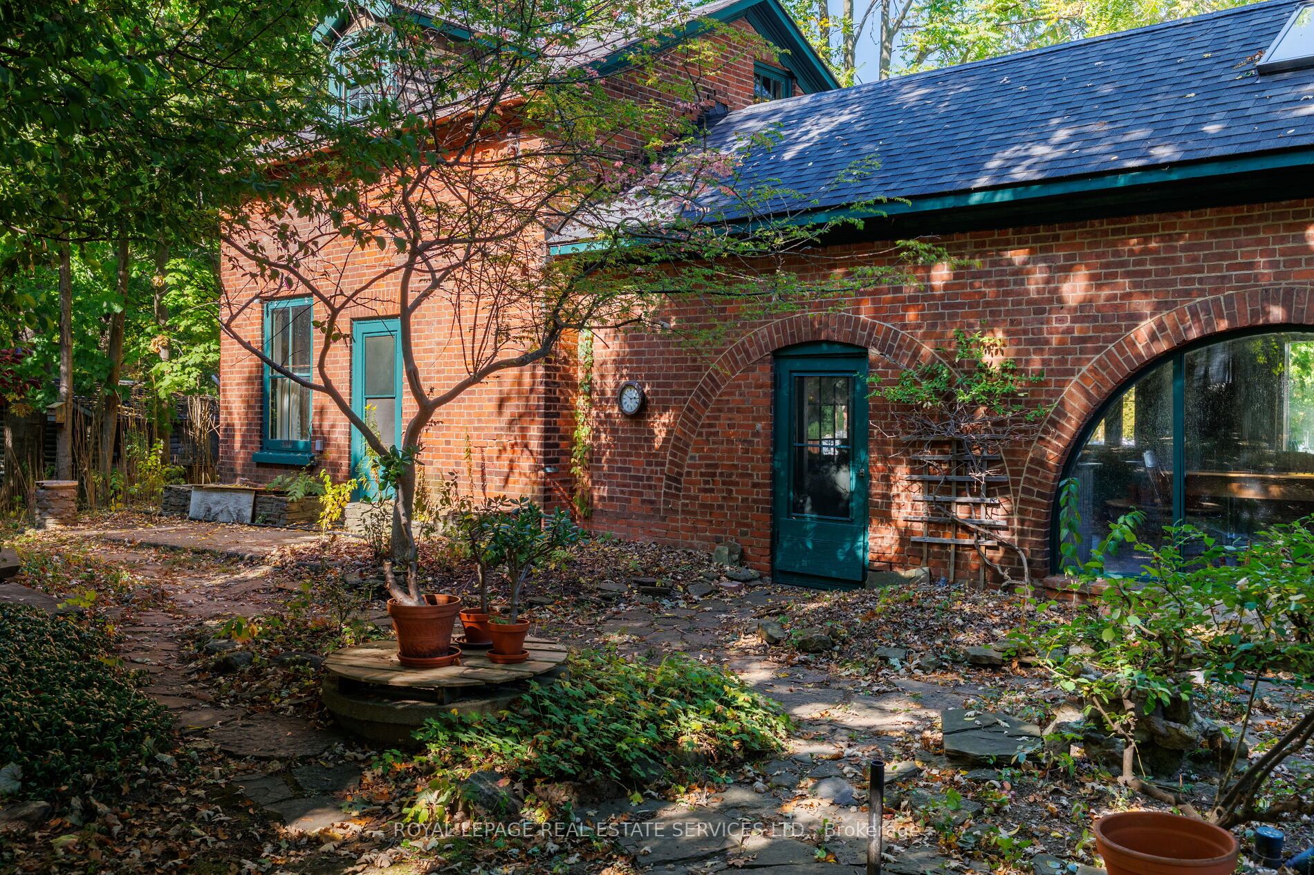 1506 Estes Crescent