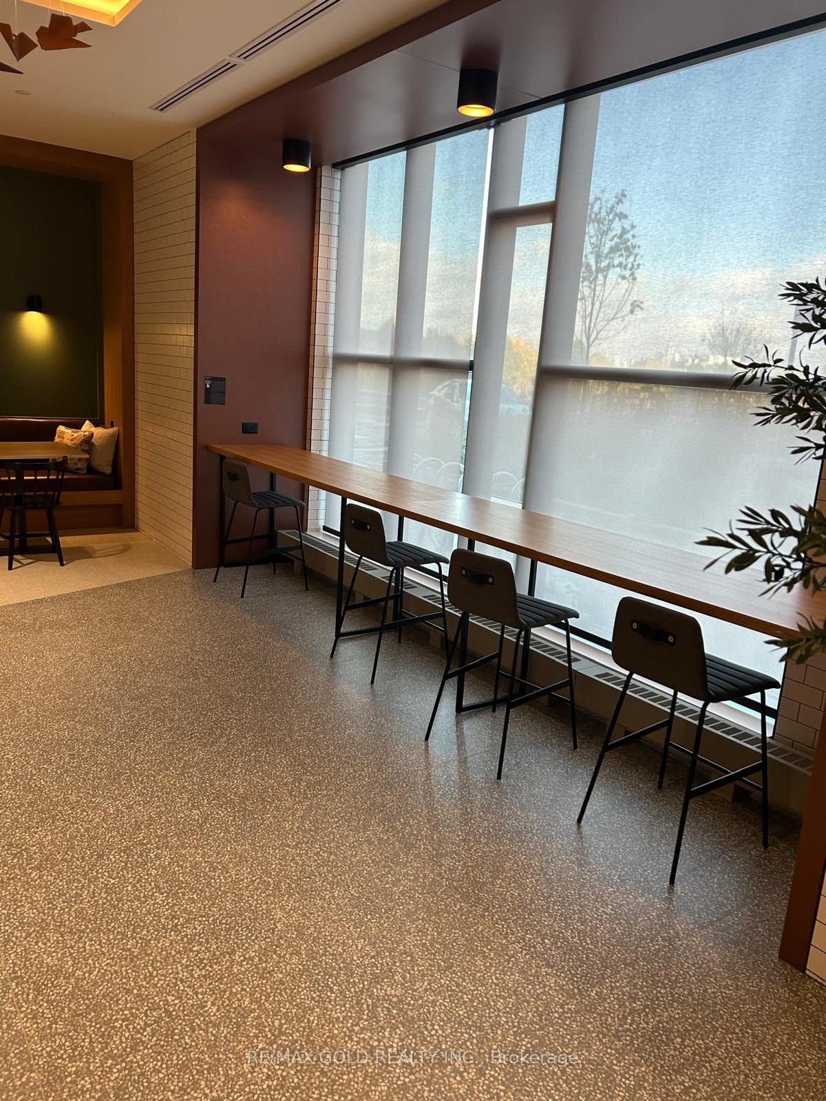 2495 Eglinton Avenue W 614