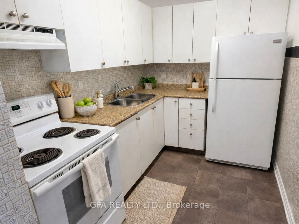 3145 Queen Frederica Drive 806