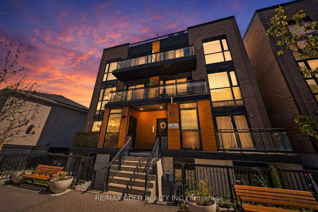 Photo of 18 Coles Avenue #602, Vaughan, ON L4L 1L9 (MLS # N13725450)