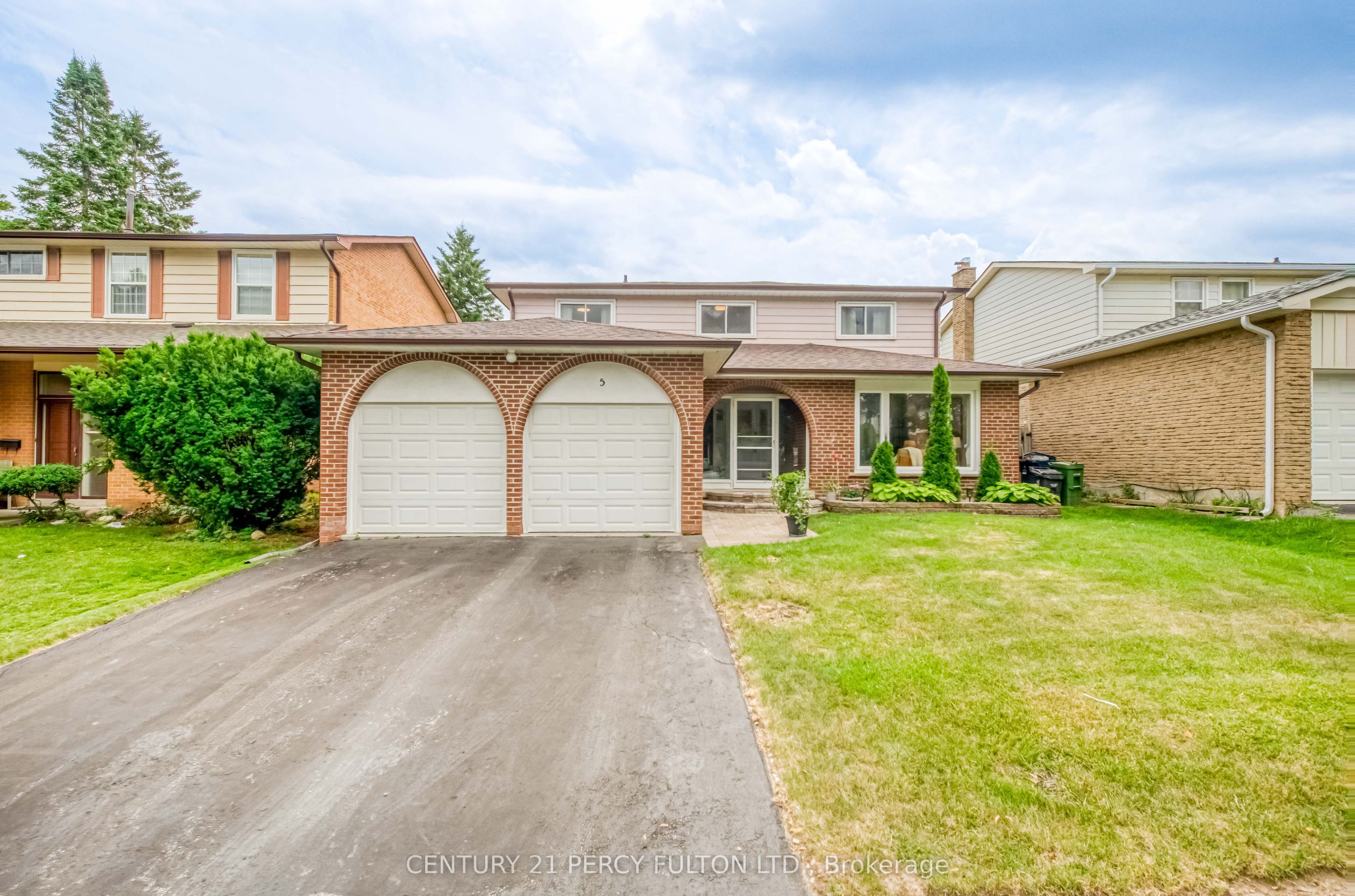 Photo 1 of 22 — 5 Kellen Street, Toronto, ON M1T 2H1