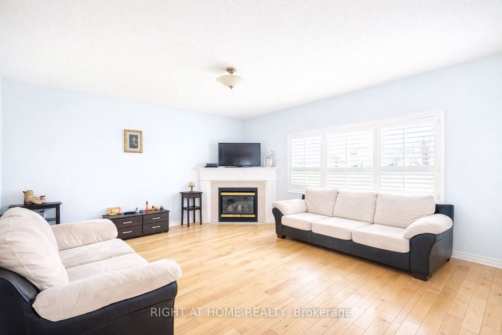 Photo of 4721 Colombo Cres Crescent, Mississauga, ON L5M 7R3 (MLS # W13147240)