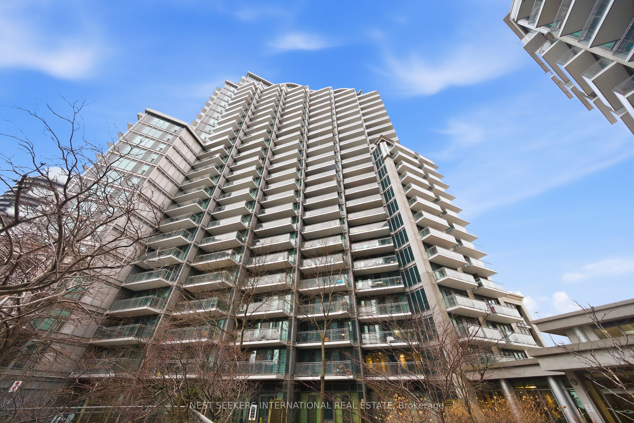 2121 Lake Shore Boulevard W 204