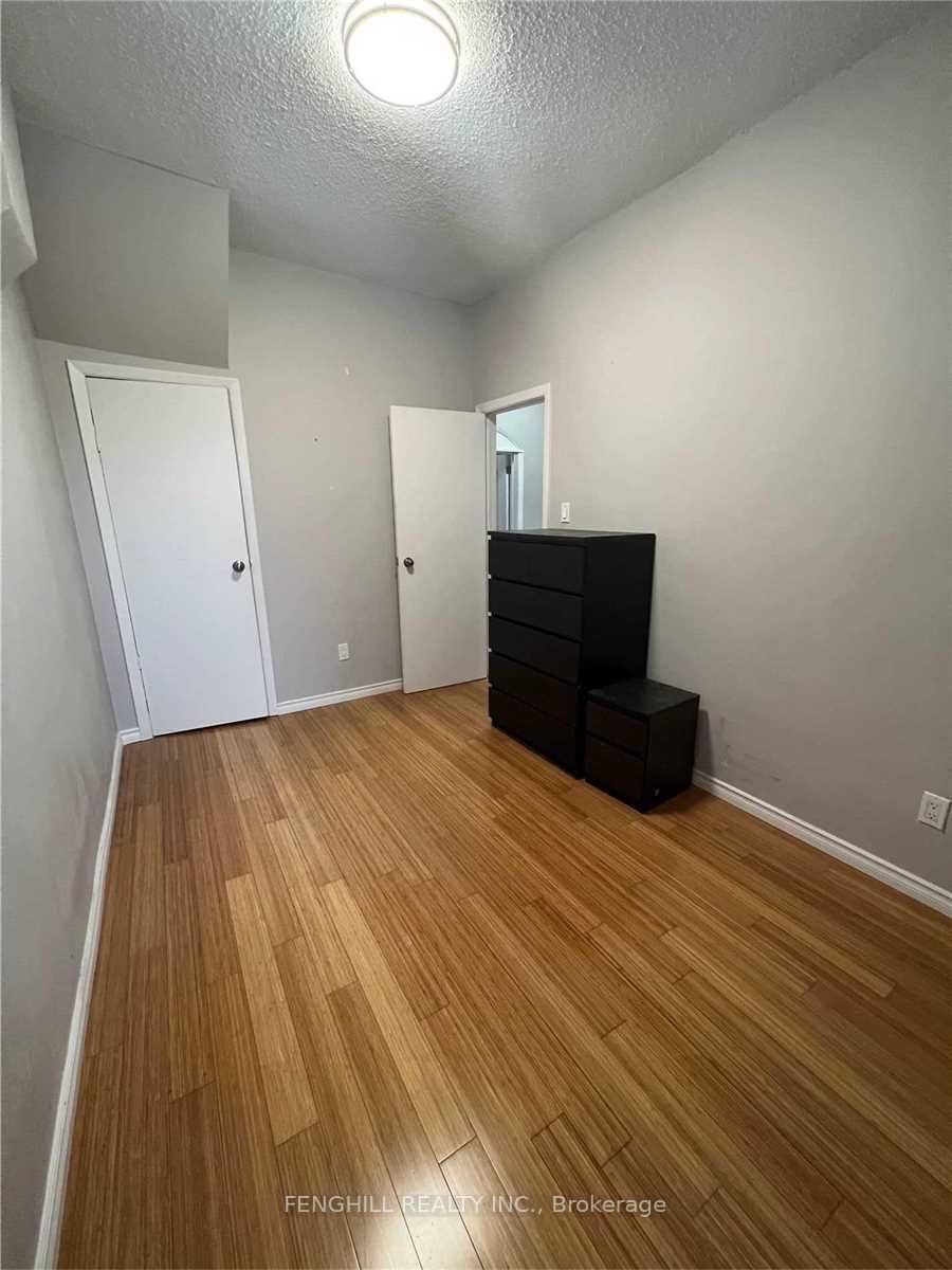 678 Bathurst Street 2