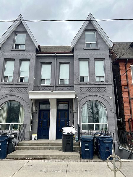 678 Bathurst Street 2