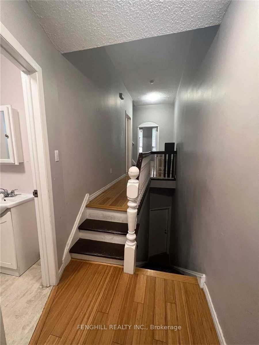 678 Bathurst Street 2