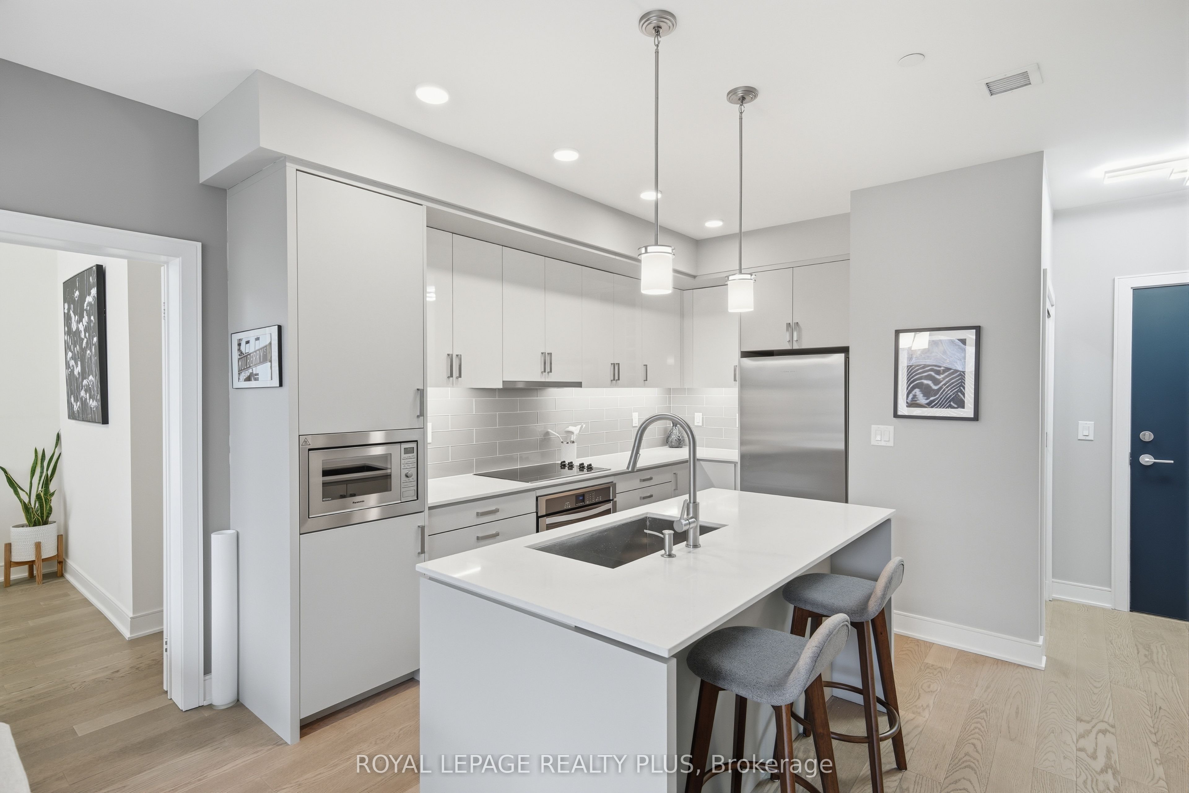 1575 Lakeshore Road W 105