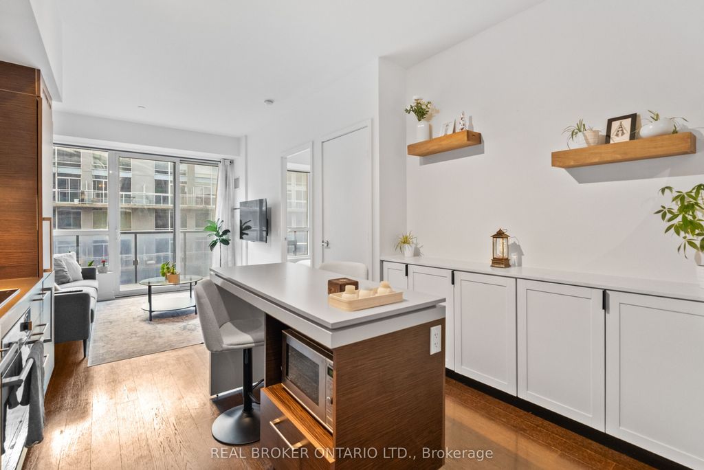 Photo of 1030 King Street W #427, Toronto, ON M6K 0B4 (MLS # C12593972)