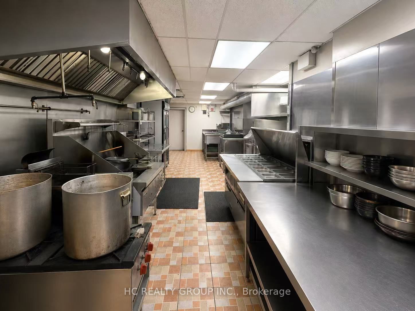 414 Dundas Street W