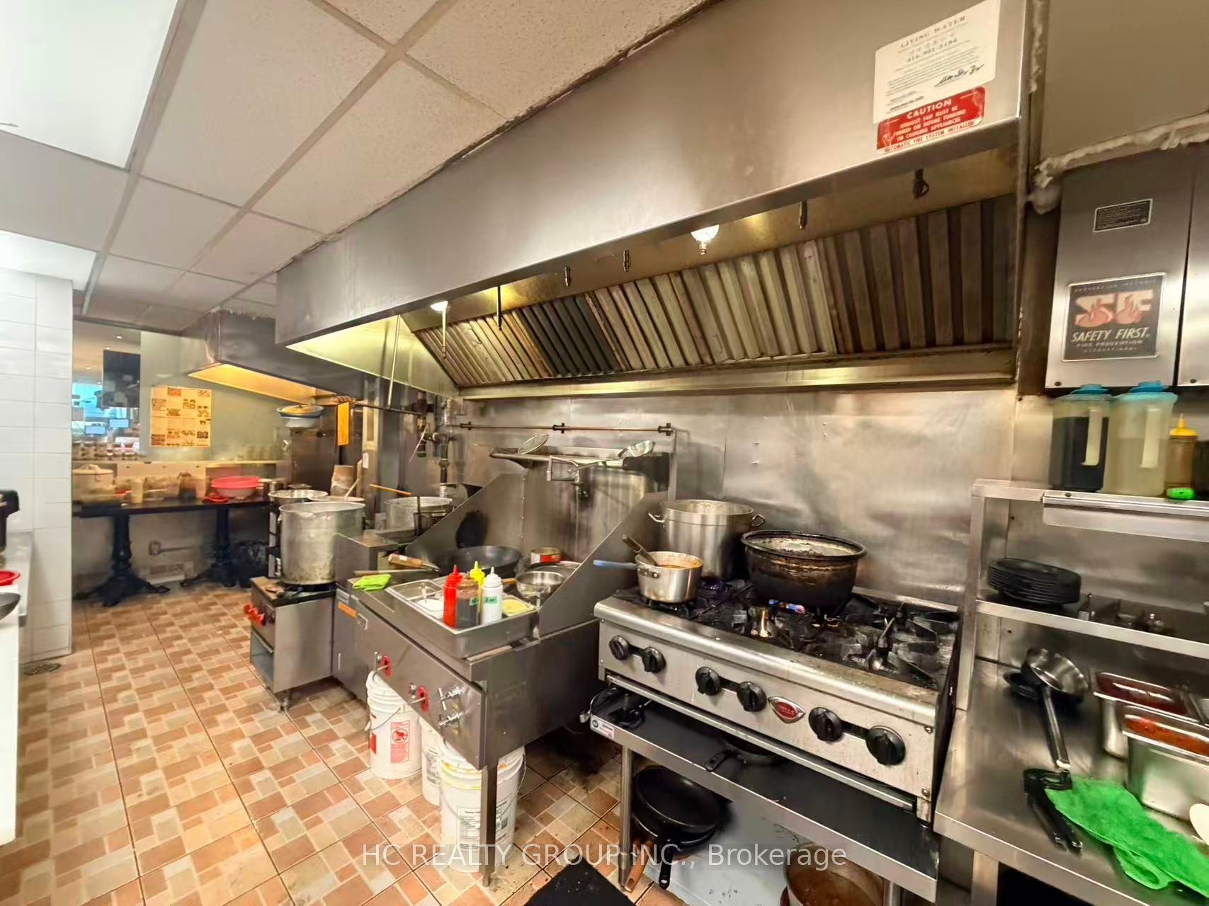 414 Dundas Street W