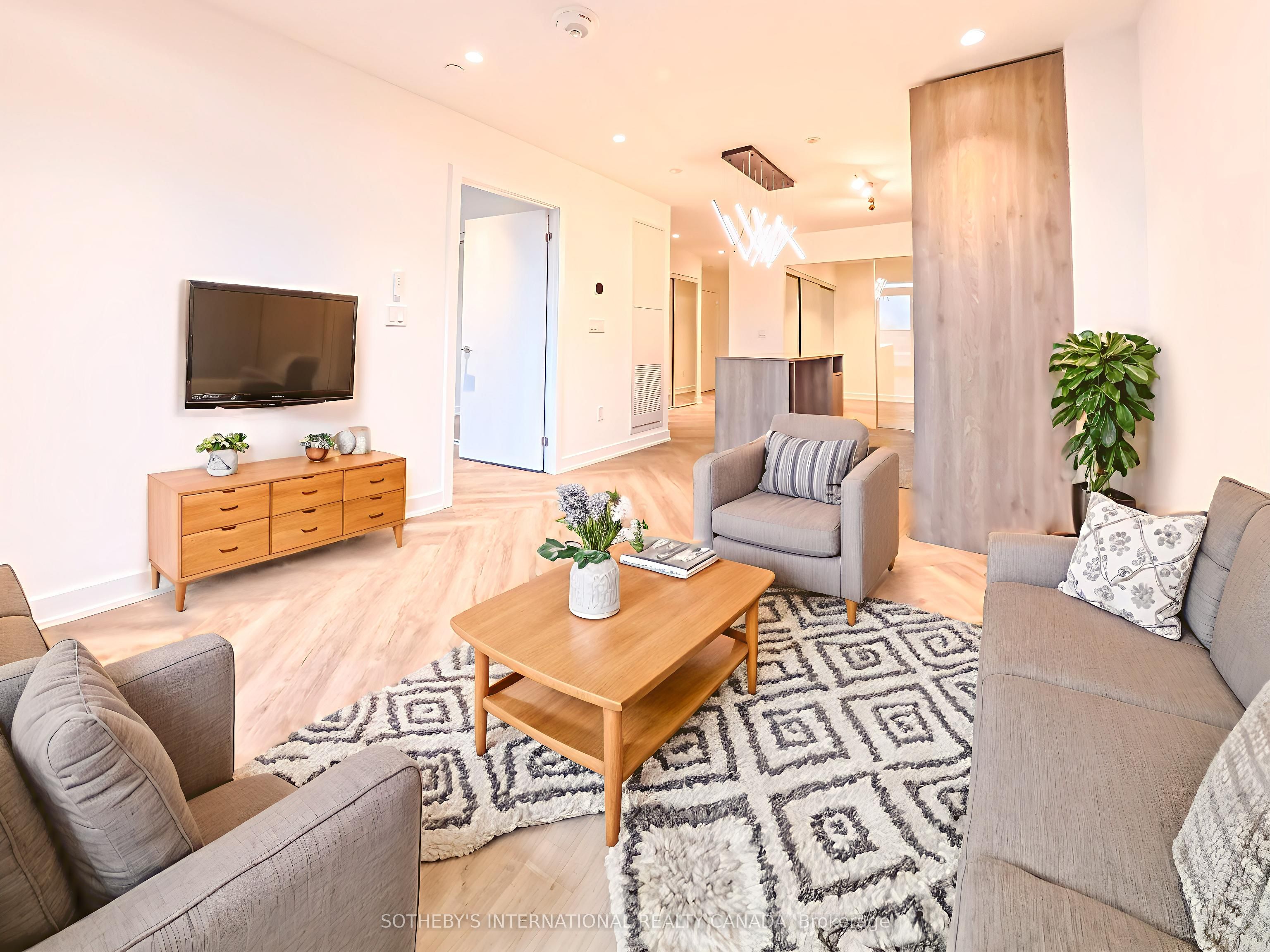 1007 The Queensway N/A 710