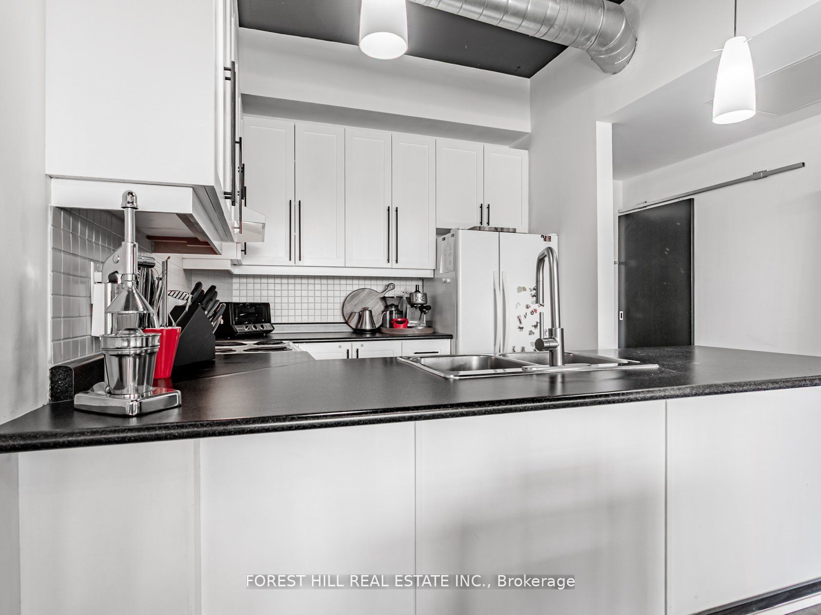 194 Merton Street 407