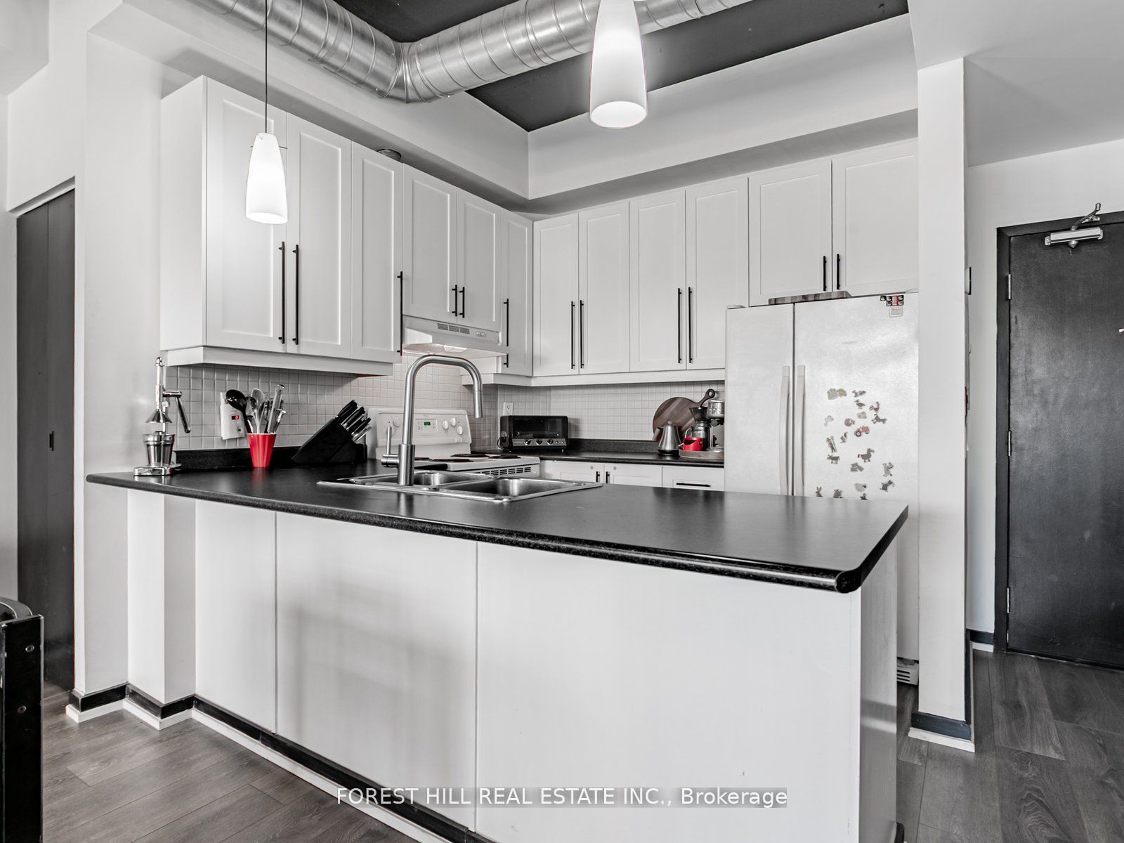 194 Merton Street 407