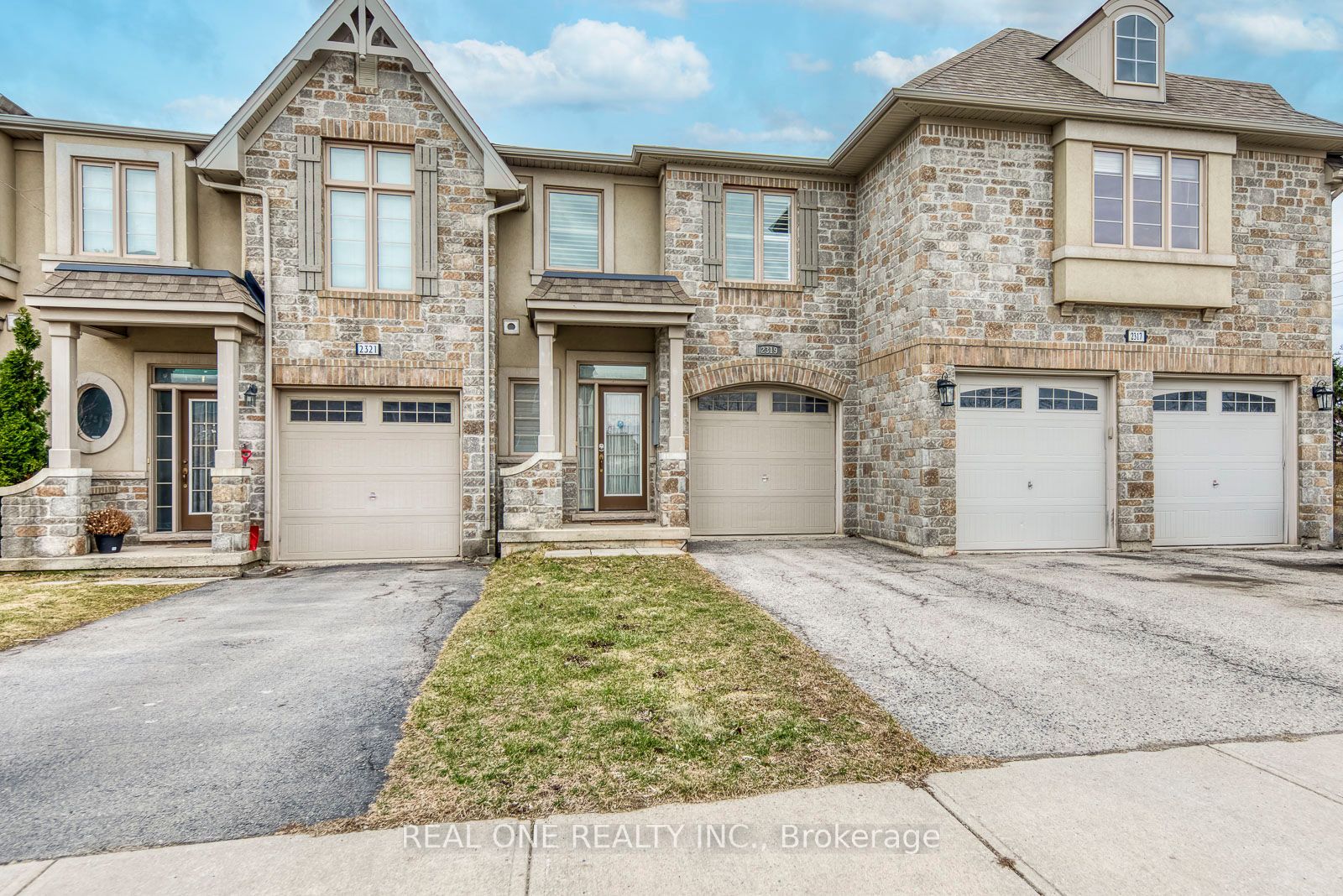 2319 Stone Glen Crescent