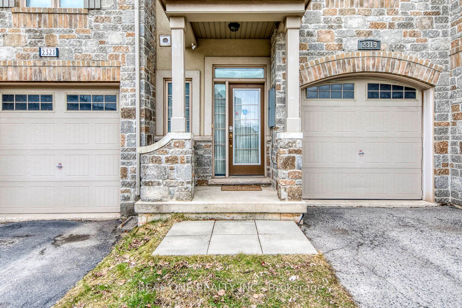 2319 Stone Glen Crescent