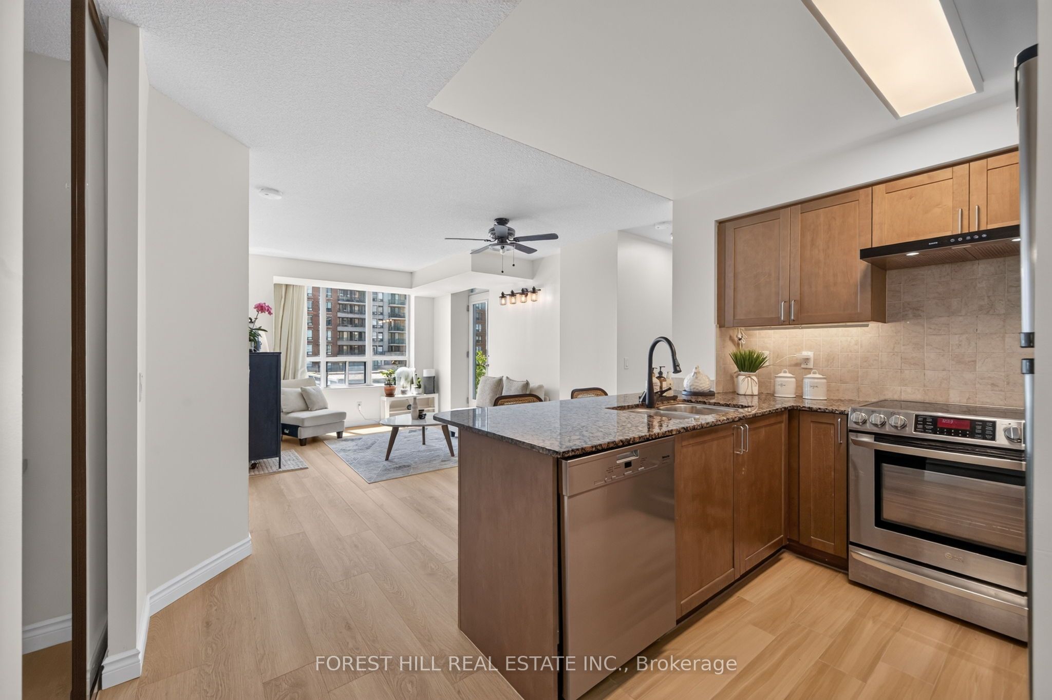 350 Red Maple Road 407