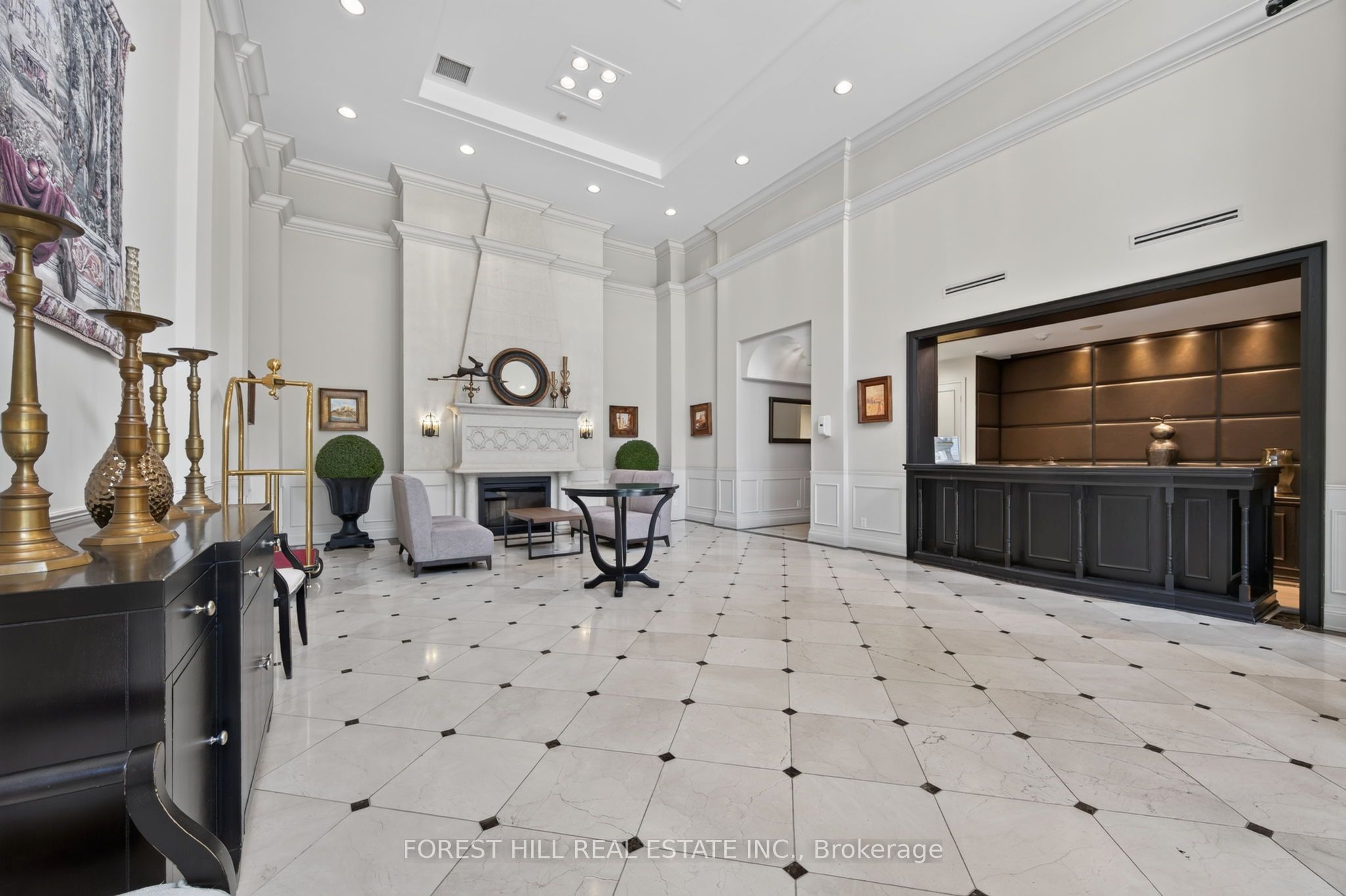 350 Red Maple Road 407