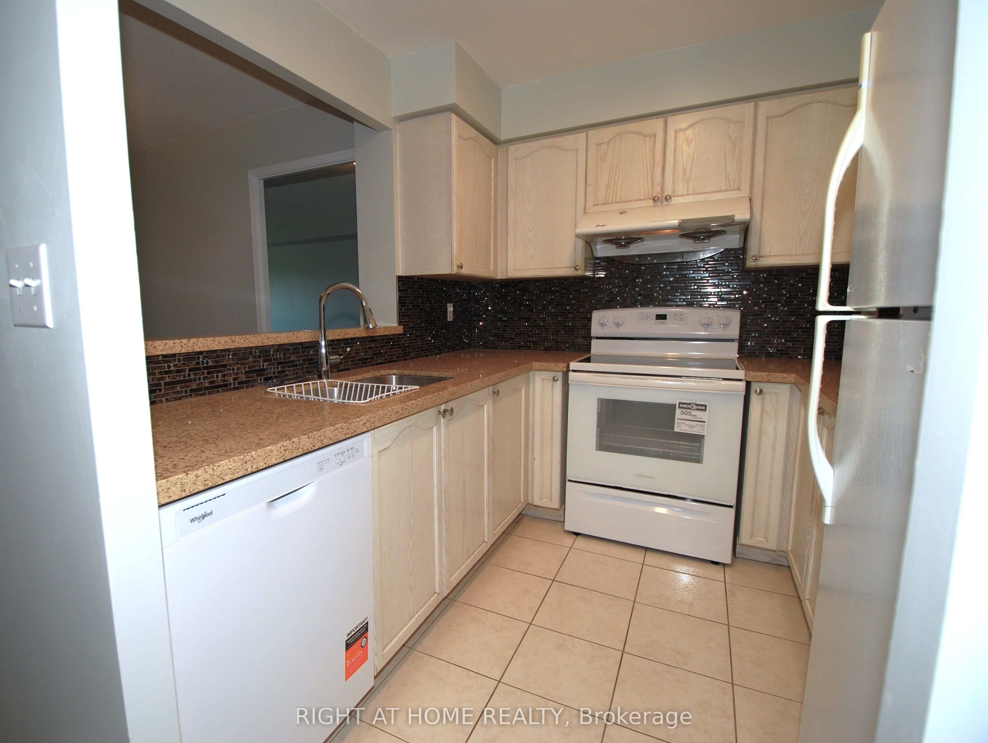 39 Pemberton Avenue 1009
