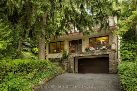 90 Humberview Road Toronto ON M6S 4V5