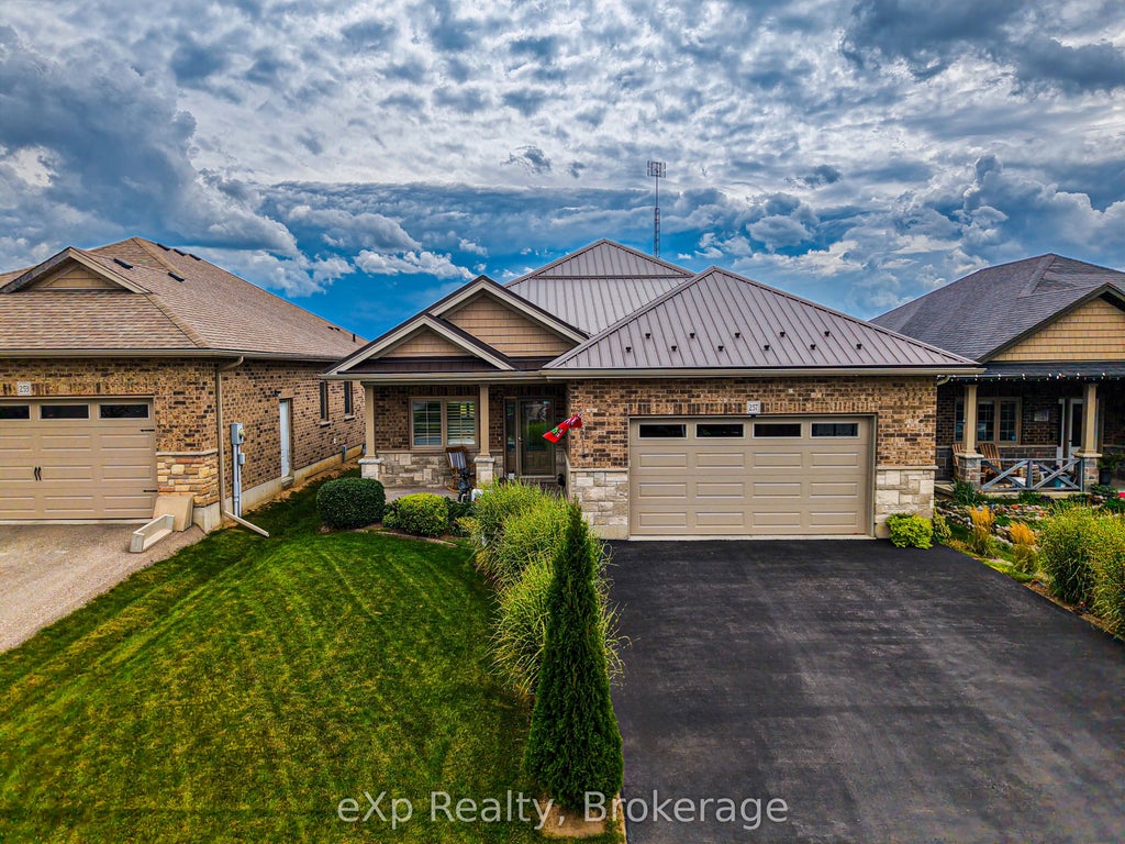 Photo of 257 Donly Drive S, Norfolk, ON N3Y 0C8 (MLS # X13656062)