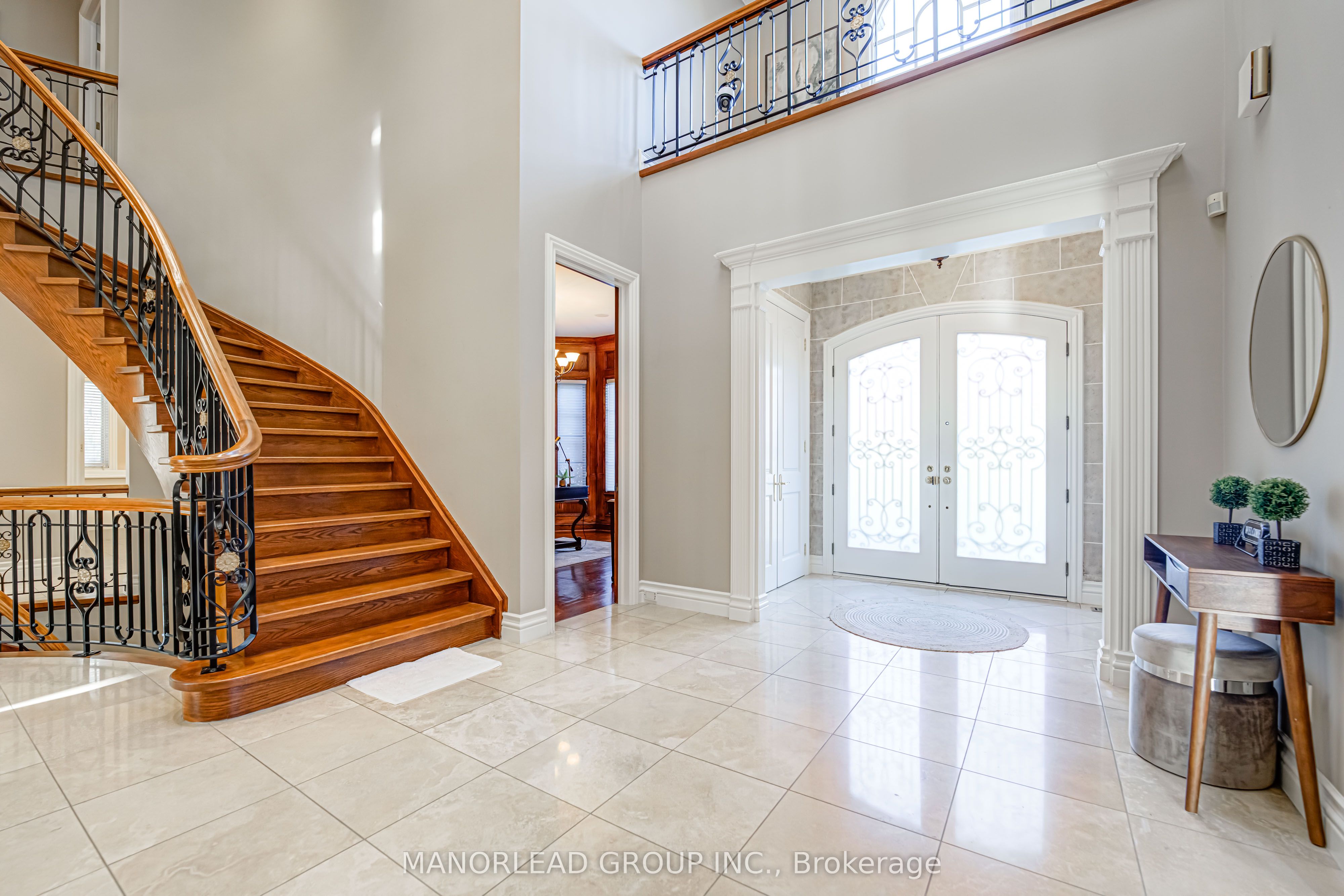 87 Arnold Avenue