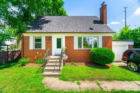 Photo of 2015 Stanfield Road, Mississauga, ON L4Y 1R2 (MLS # W12470123)