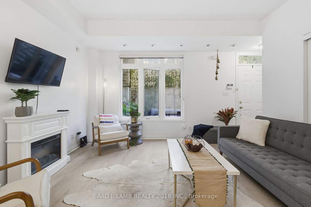 Photo of 80 Carr Street #29, Toronto, ON M5T 1B7 (MLS # C13422296)